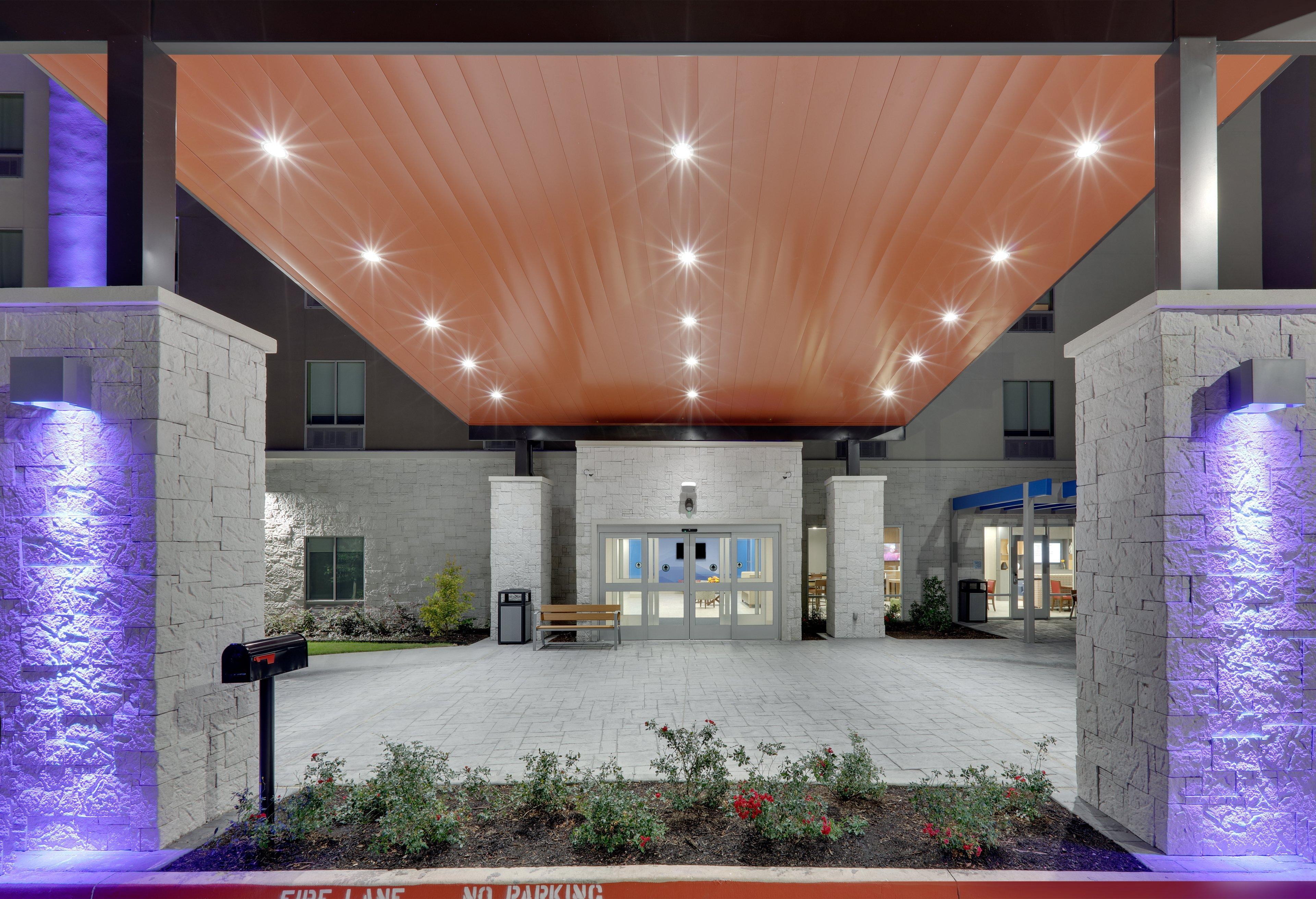 Holiday Inn Express & Suites - Plano - The Colony By Ihg Екстериор снимка
